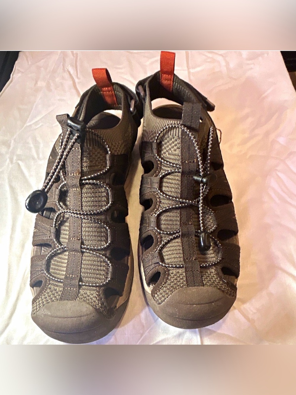 Eddie Bauer Gray Closed-Toe
Sport Sandals Hook & Loop
Adjustable US 10 EU 43
